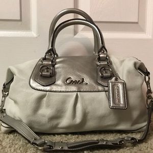 Classy Coach Vanilla handbag